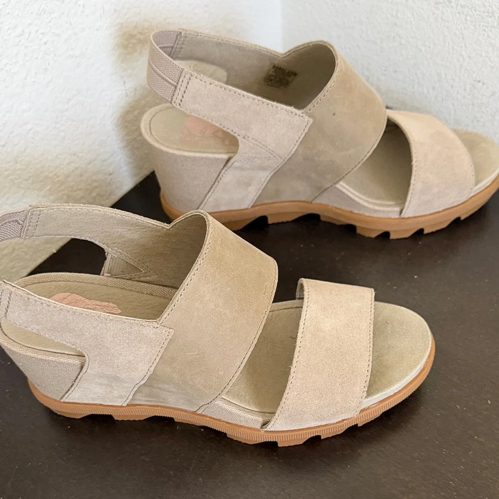 Sorel Women's Beige/Taupe Suede Slingback Wedge Sandals. - Picture 9 of 10